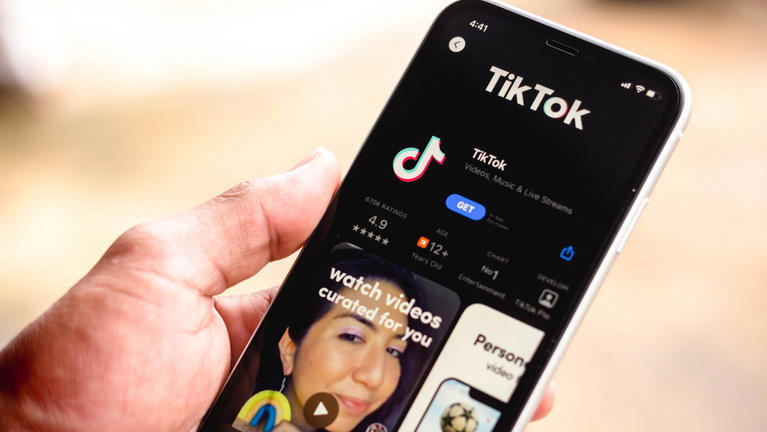 Az Egyesült Államok a TikTok teljes betiltását tervezi, sokan tiltakoznak a lépés ellen