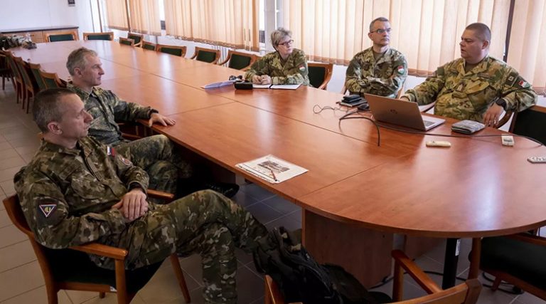 Gyümölcsöző együttműködés a Többnemzeti Szárazföldi Kötelékkel