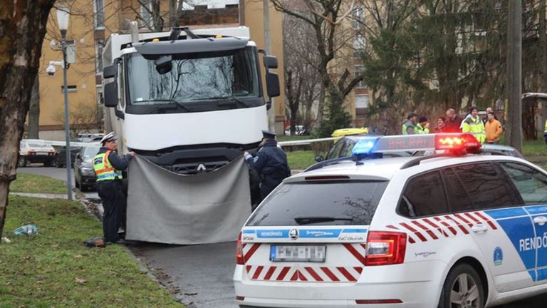 Halálra gázolt egy kukásautó egy idős hölgyet Pécsett