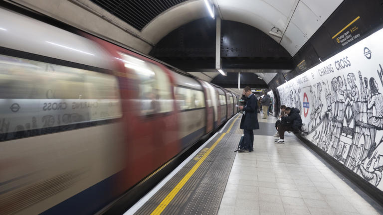 London összes metróvonalán leállt a forgalom