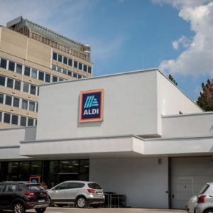 Milliós fizetéssel és BMW-vel toboroz munkavállalókat az ALDI Magyarországon