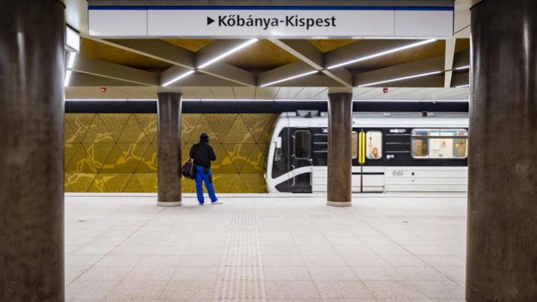 Néhány nap, és újra teljes vonalon jár a 3-as metró