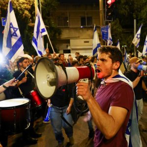 „Izrael nem diktatúra, Izrael nem Magyarország!” – skandálták izraeli tüntetők egy demonstráción