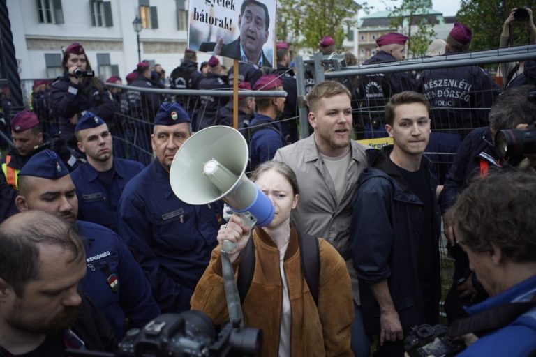 Kordonbontó Lilike