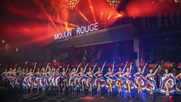 A párizsi Moulin Rouge levenni kényszerült egyik műsorszámát