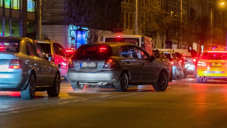 Csúnyán megleckéztettek egy szabálytalanul parkoló autóst Pécsett