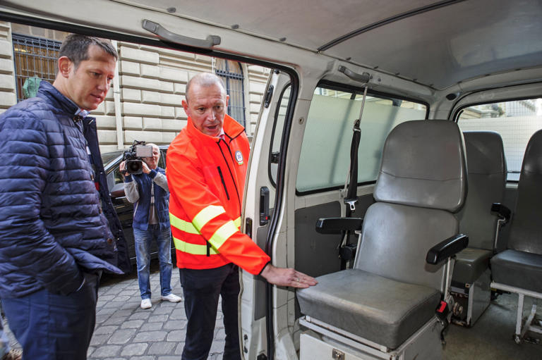 Győrfi Pál szerint nem kivételezhetnek a híres emberekkel a mentők