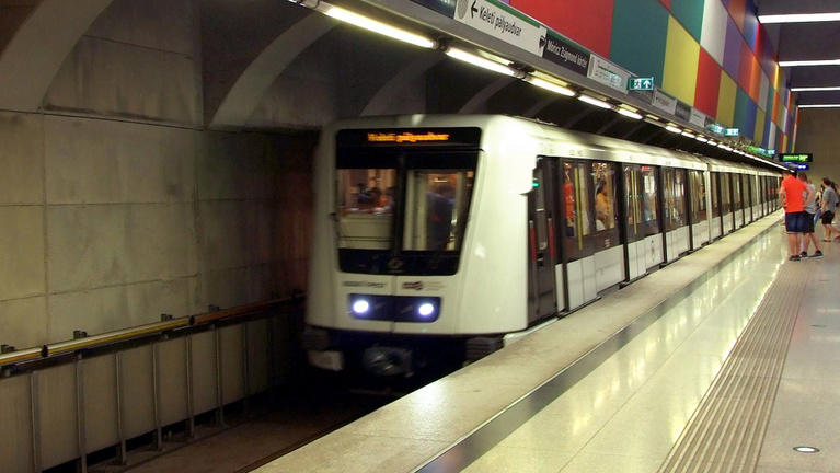 Ismét teljes vonalon közlekedik a 4-es metró