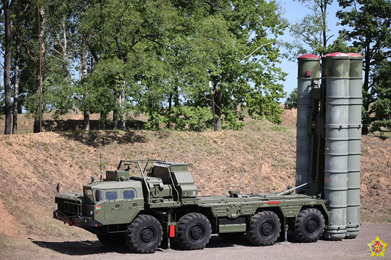 Belarusz harcrendben az S-400