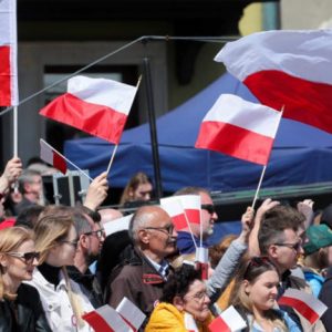 Elege lett az EU-ból a lengyel főszerkesztőnek – népszavazást követel a migránskvótáról!