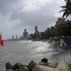 Elsöprő erejű ciklonra készül India és Pakisztán