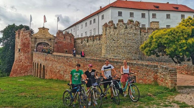 Ezért volt szombaton tele a Villányi Borvidék bringás csapatokkal