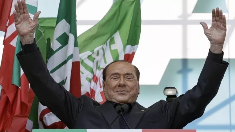 Halála egy korszak végét jelenti - Berlusconira emlékeznek Európa politikusai