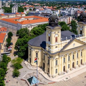 Letörték a debreceni nagytemplom tornyának díszét