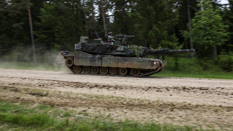 Szegényített uránt tartalmazó lőszereket adhat át Ukrajnának az Egyesült Államok