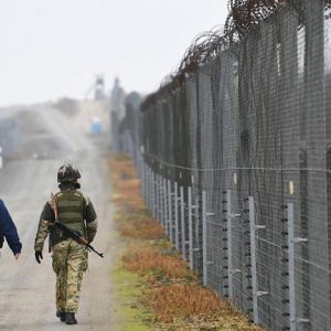 Egy brit politikus a magyar határkerítéssel illusztrálja, hogy Európába az jön be, aki akar