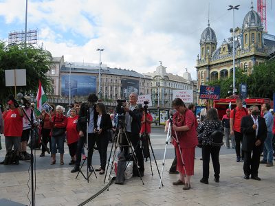 Együtt állt ki Magyarország békéjének és szuverenitásának védelmében bal- és jobboldal – Tüntetés Budapesten