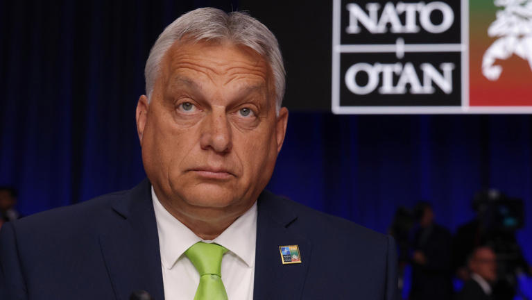 Furcsa, ami Orbán Viktorral történt a NATO-csúcson