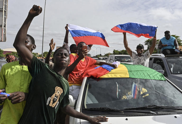 A junta elrendelte a nigeri légtér lezárását