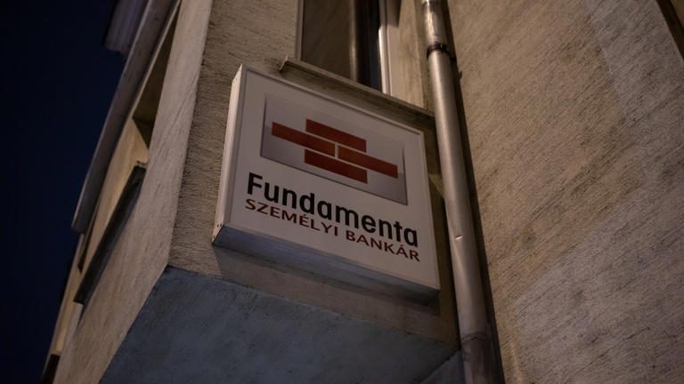 Eladó a Fundamenta, az Erste és az MBH Bank is érdeklődik iránta