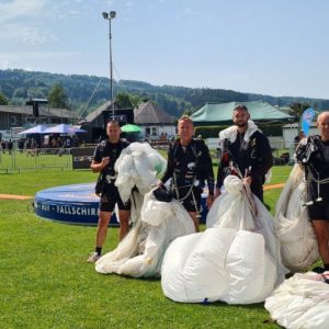 Újabb sikerek az ejtőernyős célbaugró világkupáról