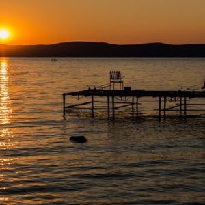 A Balaton vízszintje 100 centi, a víz 26 fokos