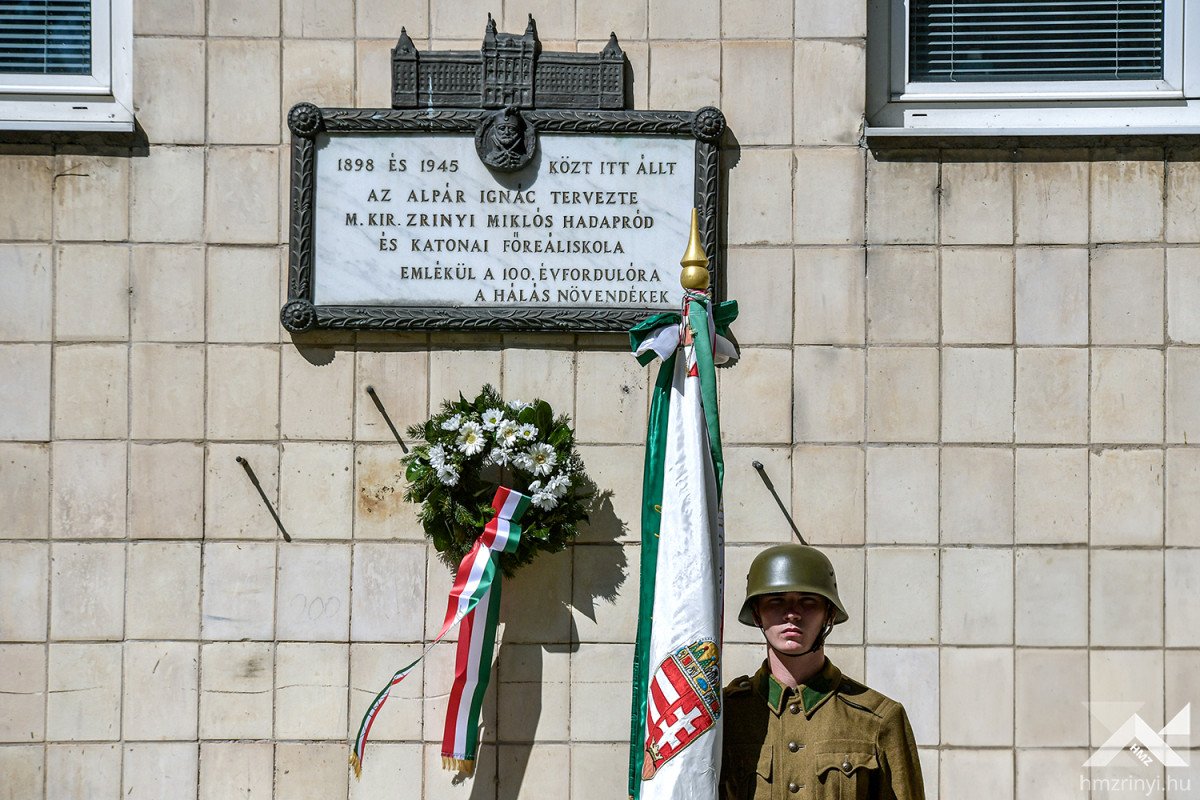 Az egykori pécsi katonaiskolára emlékeztek