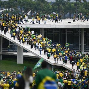 Egyre jobban szorul a hurok Jair Bolsonaro nyaka körül