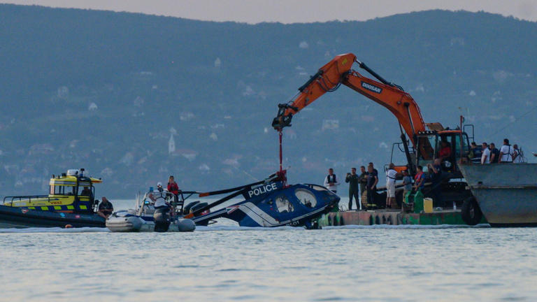 Emiatt zuhanhatott a Balatonba a rendőrségi helikopter