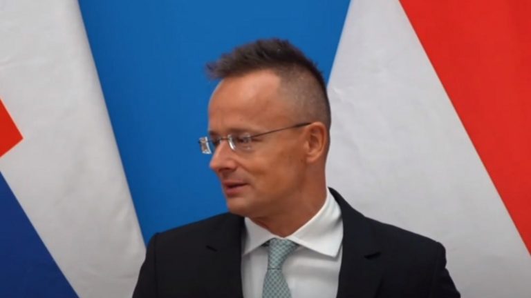 Szijjártó Péter Mi sem vagyunk hülyék, nem a 6.20-assal jöttünk