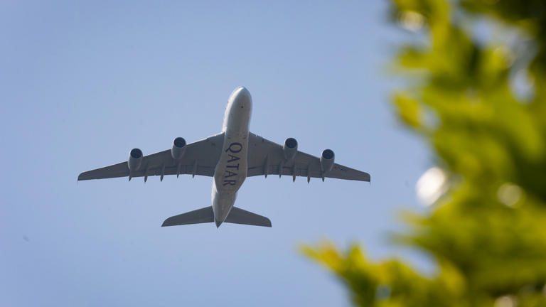 Hagyták meghalni a Quatar Airways egyik utasát