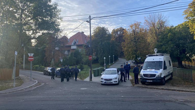 Kilakoltatták volna Orbán Viktort a Cinege útról, rendőrök zárták le a környéket