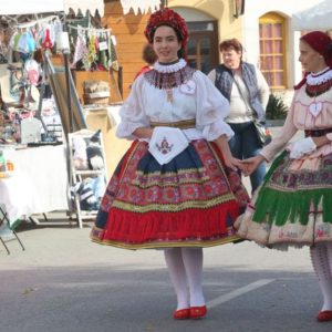 Mindenki húzzon tánccipőt, mert a lábaknak itt nem lesz kegyelem