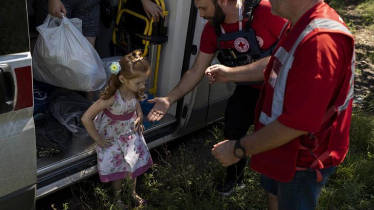 Sokan a bombázások ellenére sem akarják elhagyni otthonaikat Északkelet-Ukrajnában