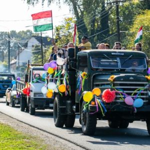 Több száz nézőt csalogatott Szőlősgyörökre a szüreti felvonulás