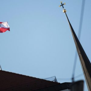 Tovább gyűrűzik a „hamburgeres videó” miatti botrány Ausztriában