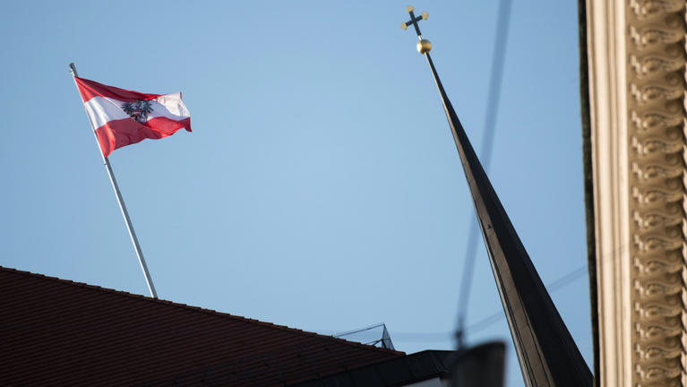 Tovább gyűrűzik a „hamburgeres videó” miatti botrány Ausztriában