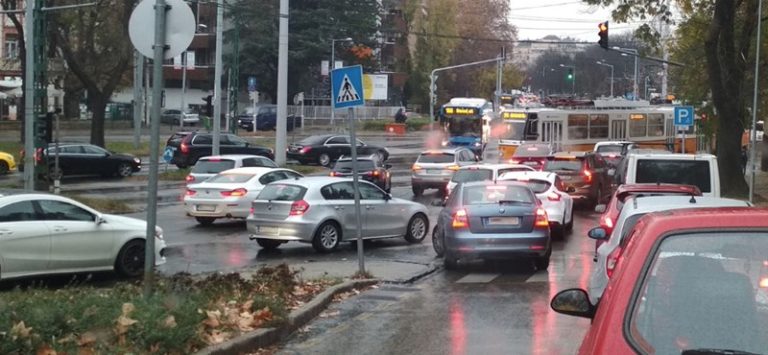 Elege lett a budapesti közlekedésből, nagyot lépett a Google