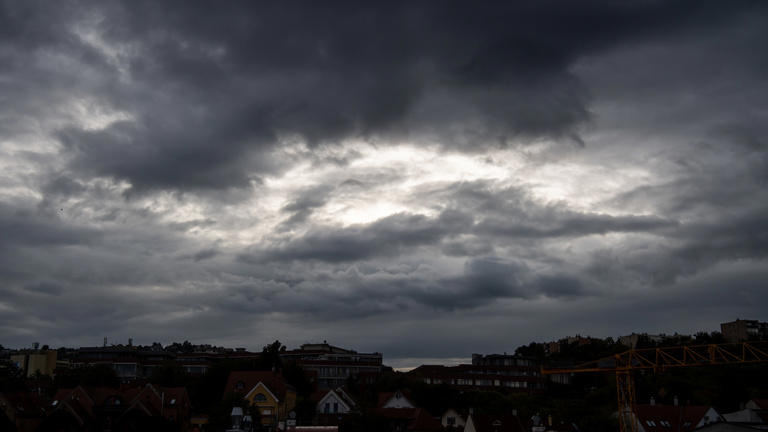 Jönnek a zivatarok, több vármegyére kiadták a figyelmeztetést