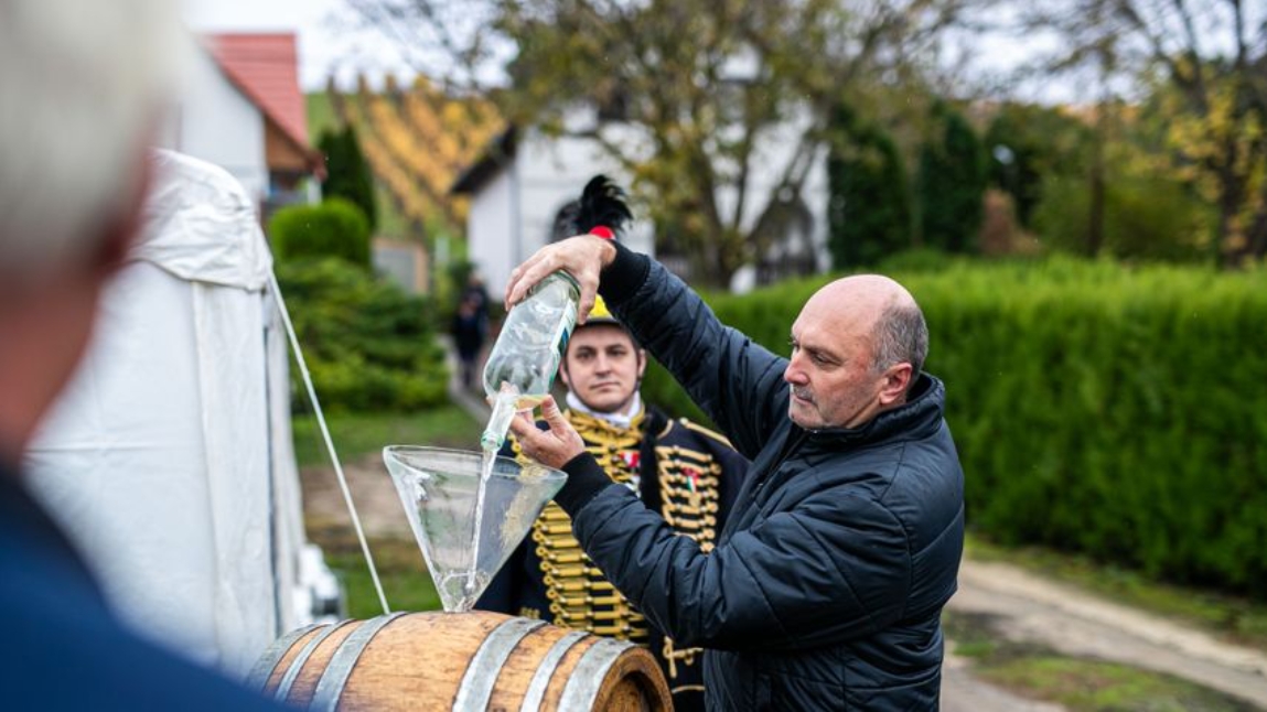 Szentelt bort kóstoltak Szőlősgyörökön