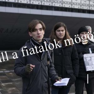 Ki áll a fiatalok mögött?