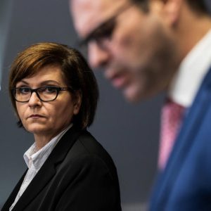 „Csipkerózsika a Fidesz csókjára felébredt álmából” – Borítja az ellenzék terveit az új javaslat