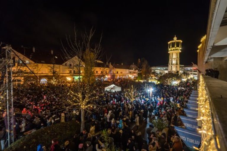 Ezerarcú Siófok: így ünnepelte a város az 55. évét