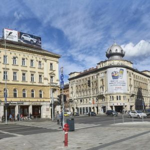 Felcsaptak a lángok a Blaha Lujza téren