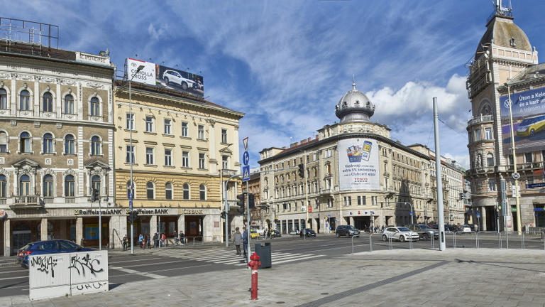 Felcsaptak a lángok a Blaha Lujza téren