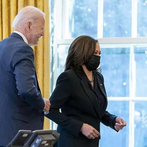 Nem áll a jól szénája Joe Bidennek - Trump beelőzte, és a demokrata szavazók is toporognak