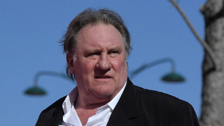 Öngyilkos lett a Gérard Depardieu-t szexuális zaklatással vádoló színésznő