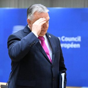 Orbán Balázs elmagyarázta, Orbán Viktor miért választotta vétózás helyett a kisétálást