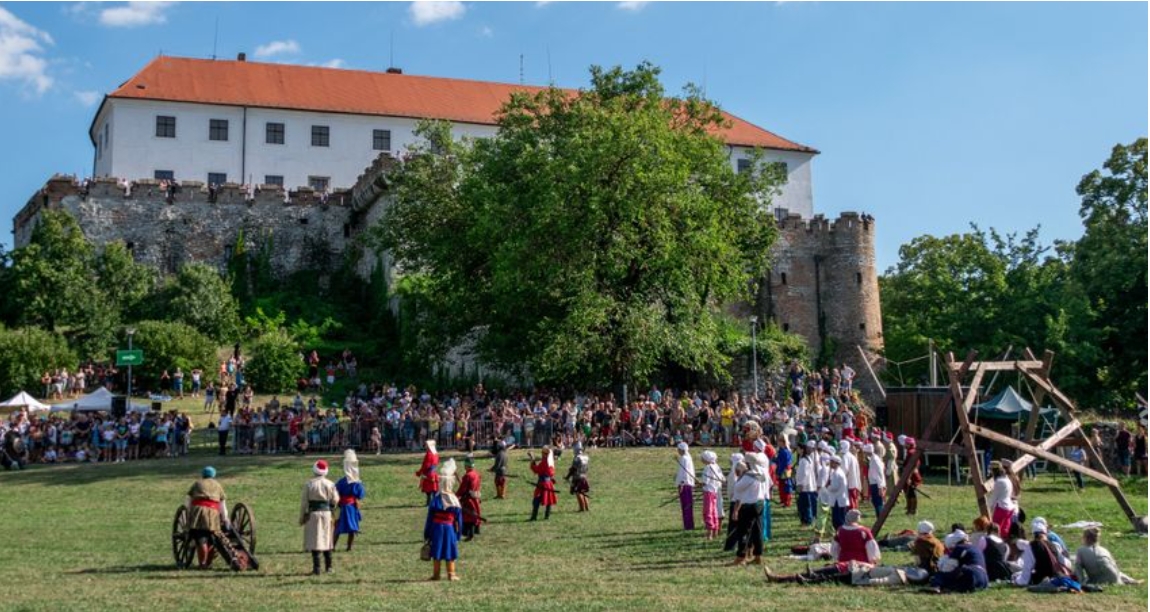 Várhatóan idén ismét százezer fölött lesz az ideérkező látogatók száma