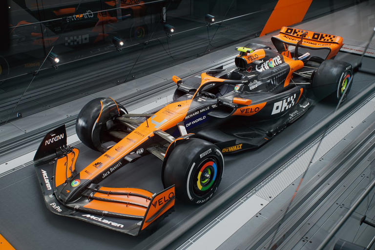 A McLaren az első Forma-1-es csapat, mely bemutatta 2024-es autója festését!